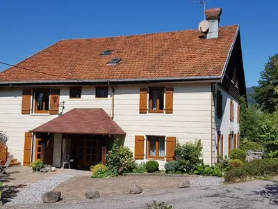 Plan de l'établissement Gîte rénové avec randonnées et ski à proximité, à 6 km de Remiremont - FR-1-589-151