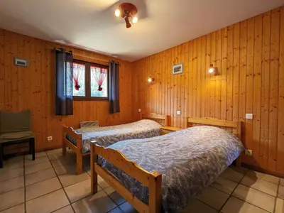 Un ou plusieurs lits dans un hébergement de l'établissement Chalet confortable près de Gérardmer avec cheminée et animaux bienvenus - FR-1-589-195