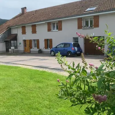 Gîte paisible avec terrasse et WIFI