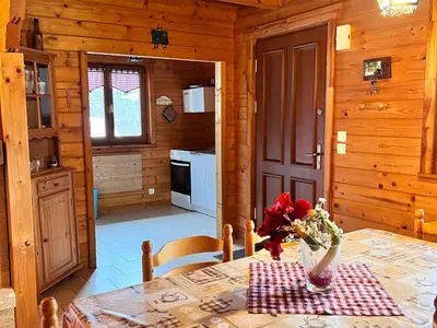 Cuisine ou kitchenette dans l'établissement Chalet confortable avec cheminée à Taintrux - FR-1-589-222