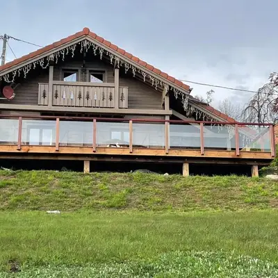 Chalet tout confort avec terrasse et poêle