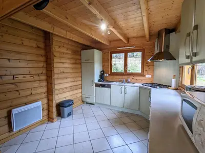 Plan de l'établissement Chalet chaleureux avec terrasse, proche forêt et sentier, à 15 km des stations de ski de Gérardmer - FR-1-589-247