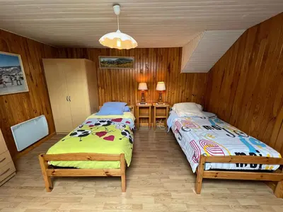 Un ou plusieurs lits dans un hébergement de l'établissement Gîte spacieux avec terrasse et cheminée près de Saint-Dié, à 28 km de Gérardmer - FR-1-589-261
