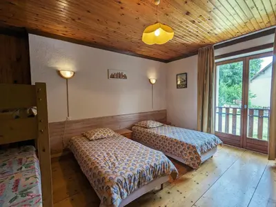 Un ou plusieurs lits dans un hébergement de l'établissement Gîte familial avec jardin, cheminée et parking à Jussarupt, près de Gérardmer - FR-1-589-320