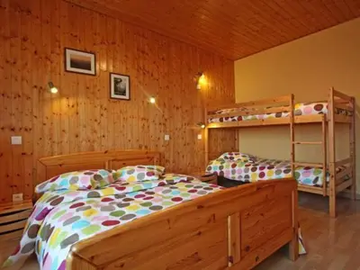 Un ou plusieurs lits dans un hébergement de l'établissement Maison indépendante avec jardin, terrasse et cheminée à Saulxures-sur-Moselotte - FR-1-589-339