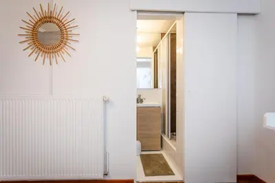 Salle de bains dans l'établissement Le Grenier du Photographe