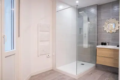 Salle de bains dans l'établissement *Le Tendance appart*