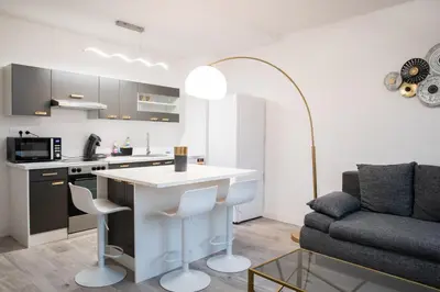 Cuisine ou kitchenette dans l'établissement *Le Tendance appart*