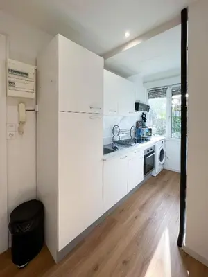 Cuisine ou kitchenette dans l'établissement Appart'Hotel Le Tilleul - NETFLIX, JARDIN ET FIBRE OPTIQUE