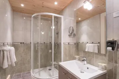 Salle de bains dans l'établissement HOTEL RESTAURANT COLLIN