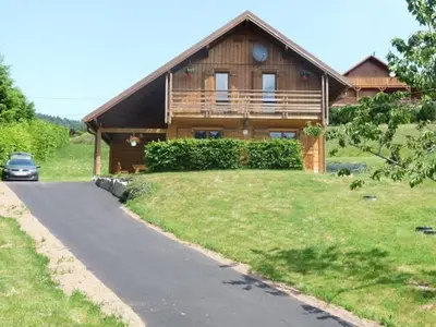 Plan de l'établissement Chalet chaleureux face aux pistes, proche Gérardmer, idéal pour famille, balcon et terrasse - FR-1-589-182