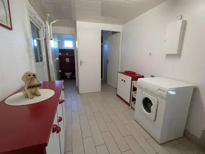 Cuisine ou kitchenette dans l'établissement Chalet familial avec grand jardin et équipements pour enfants, à 500m du centre de Ban-sur-Meurthe - FR-1-589-33
