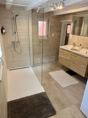 Salle de bains dans l'établissement Chez Mamema, maison Alsacienne route des vins