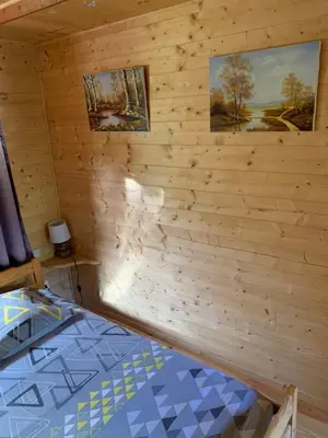 Un ou plusieurs lits dans un hébergement de l'établissement Chalet rustique, 3pièces, jusqu'à 6 personnes