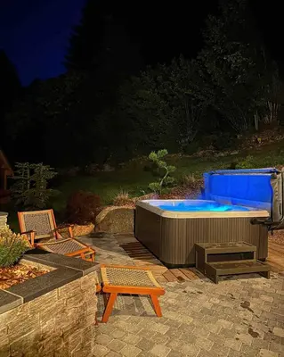 Piscine de l'établissement Chalet Le Montagnard SPA & SAUNA - Lits faits - Serviettes - Peignoirs - Ménage inclus ou située à proximité