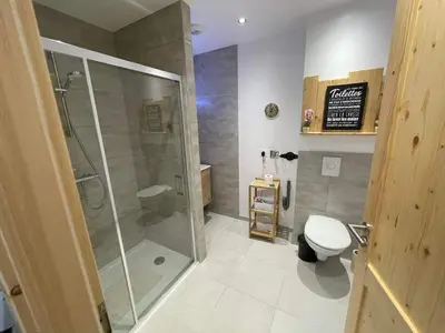 Salle de bains dans l'établissement Les balcons la haie des grisselles
