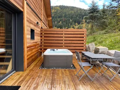 Vue générale sur la montagne ou vue sur la montagne depuis le chalet