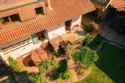 Jardin de l'établissement Le Grand Petit Prince - Domaine de Charme - Jacuzzis privatifs