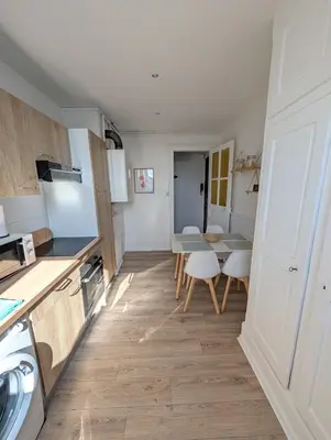 Cuisine ou kitchenette dans l'établissement Appart'Hôtel Le Strasbourg - RENOVÉ, CALME ET NETFLIX