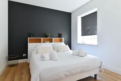 Un ou plusieurs lits dans un hébergement de l'établissement Appartement L'Oriel avec Parking
