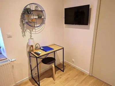 Télévision ou salle de divertissement dans l'établissement Clim, Queen Bed, Route des Vins