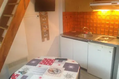 Cuisine ou kitchenette dans l'établissement Résidence Belle Hutte 2