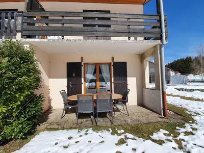Balcon ou terrasse dans l'établissement Joli appartement T2, Escale Les Airelles, rez de jardin proche lac