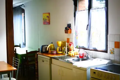 Cuisine ou kitchenette dans l'établissement le gite d'Eliane