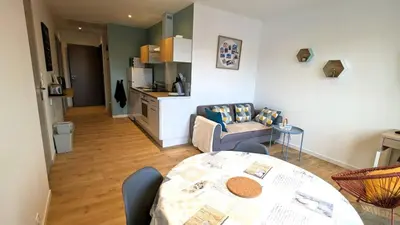 Cuisine ou kitchenette dans l'établissement Pro & Loisirs, 2 Chambres, Clim, WiFi