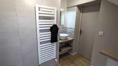 Salle de bains dans l'établissement Pro & Loisirs, 2 Chambres, Clim, WiFi
