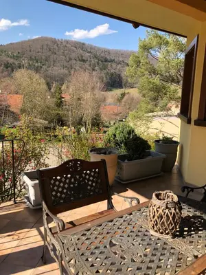 Vue générale sur la montagne ou vue sur la montagne depuis la maison de vacances