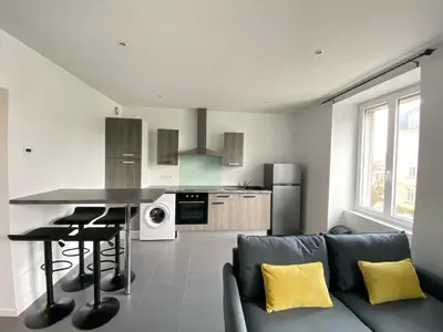 Cuisine ou kitchenette dans l'établissement Très beau T2 42m2 lumineux, moderne et rénové avec Fibre