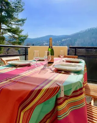 Vue générale sur la montagne ou vue sur la montagne depuis l'appartement
