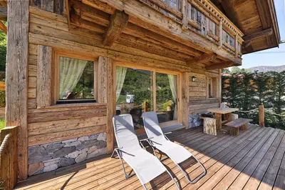 Balcon ou terrasse dans l'établissement Chalet Hohneck 4 étoiles, vieux bois et pierre, SPA, sauna, borne de recharge