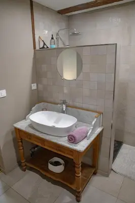 Salle de bains dans l'établissement Chambre indépendante n3 - Bretzel et Bergamote