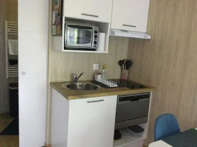 Cuisine ou kitchenette dans l'établissement Gîte le Pieraline