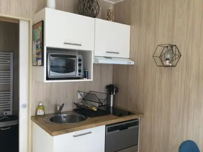 Cuisine ou kitchenette dans l'établissement Gîte le Pieraline