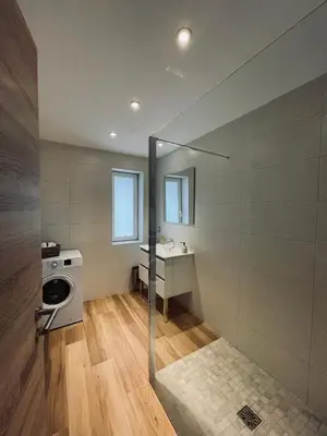 Salle de bains dans l'établissement Gîtes intemporels d'Alsace