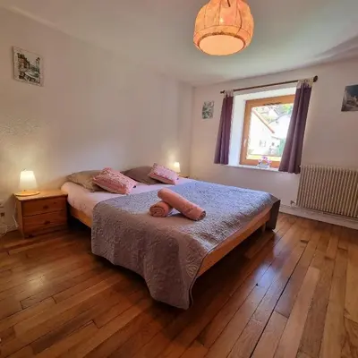 Un ou plusieurs lits dans un hébergement de l'établissement Gite Myrtille 2 à 6 personnes avec SPA et salle de jeux dans la Residence