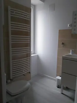 Salle de bains dans l'établissement Les Chambres d Odile