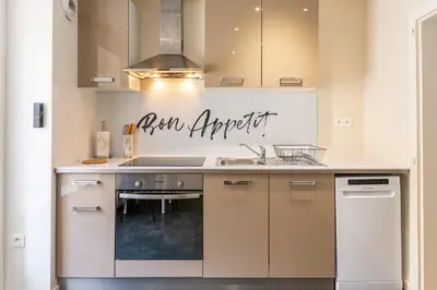 Cuisine ou kitchenette dans l'établissement Le 22-GregIMMO-Appart'Hôtel