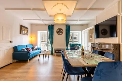 Télévision ou salle de divertissement dans l'établissement Le 22-GregIMMO-Appart'Hôtel