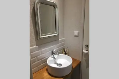 Salle de bains dans l'établissement La Maison du Rempart