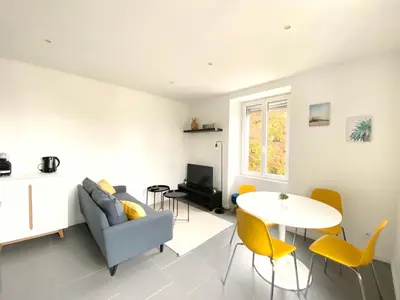 Coin salon dans l'établissement Magnifique T2 40m2 lumineux, moderne et rénové avec fibre