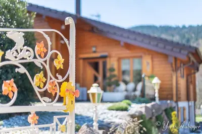 Jardin de l'établissement Chalet La Revoyotte