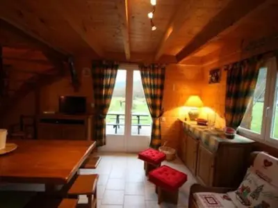 Télévision ou salle de divertissement dans l'établissement chalet de montagne