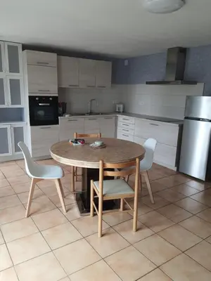 Cuisine ou kitchenette dans l'établissement La Vieille Fermette