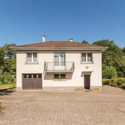 Maison chaleureuse à Champagney avec vue sur la montagne