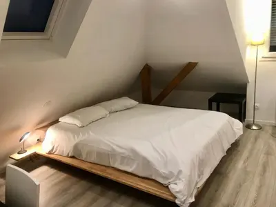 Un ou plusieurs lits dans un hébergement de l'établissement Appartement chaleureux et lumineux avec vue ! au centre Alsace