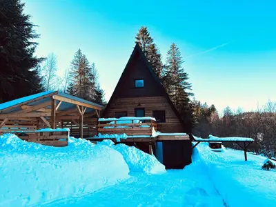 L'établissement Chalet du Fayard - jacuzzi avec vue et détente en pleine nature en hiver